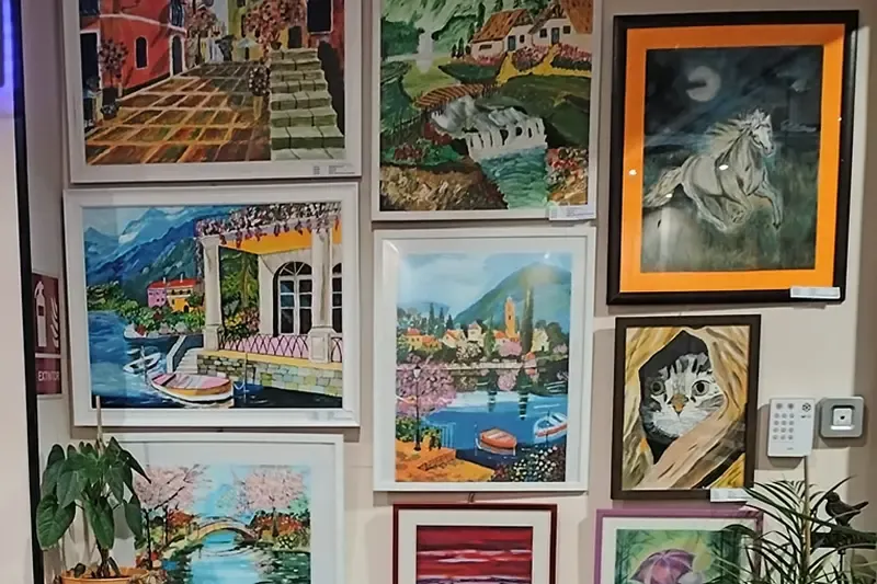 Cuadros coloridos de paisajes y animales